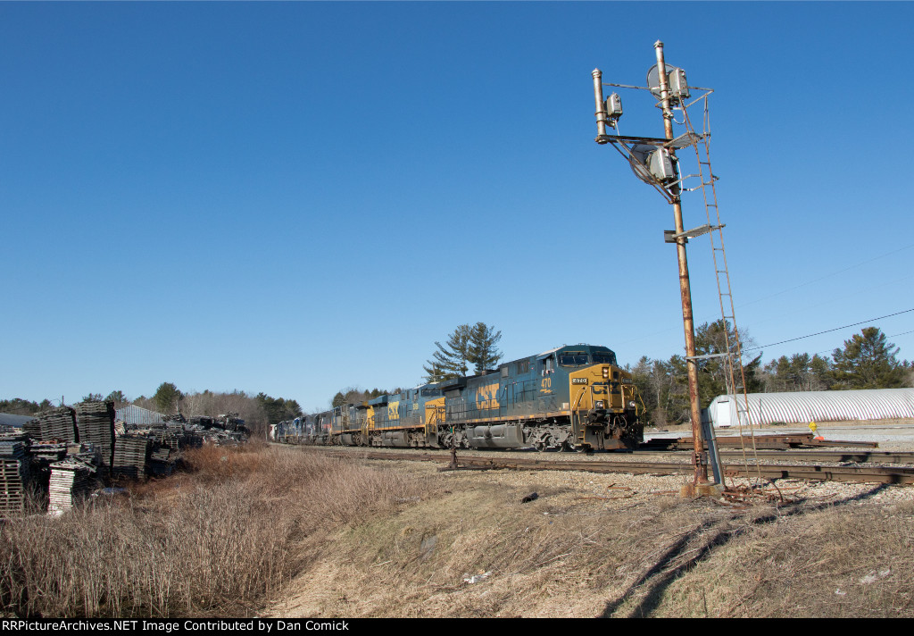 CSXT 470 Leads M426-06 at Leeds Junction